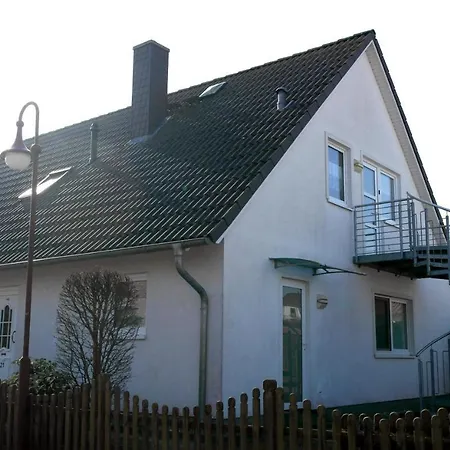 Villa Zum Ostseestern, Fewo Og 아파트 제바트헤링스도르프